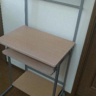 🎉パソコンラック、デスクの画像