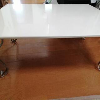 ネコ足テーブル