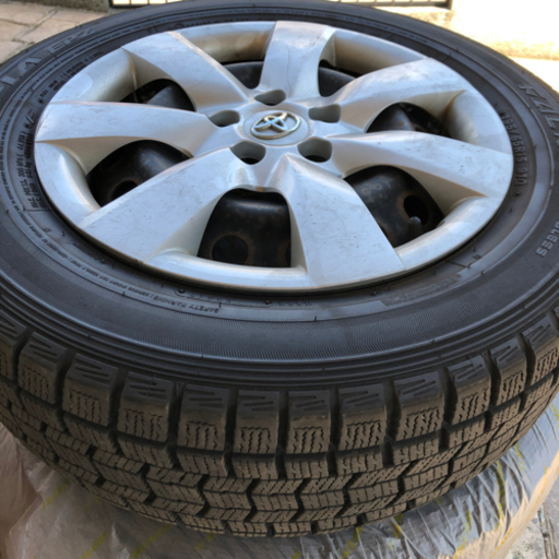 スタッドレスタイヤ   TOYOTAホイールカバー付き
