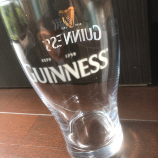 ギネスとエビスのビアグラスの画像