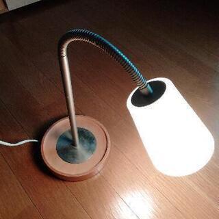 テーブルランプ　IKEAの画像