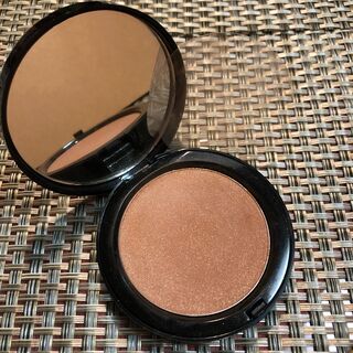 ＃010　【BOBBI BROWN ブロンザー シェーディングパウダー】ボビーブラウンの画像
