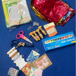 【無料】クラフトグッズ(シール・絵の具・リボン・ハサミ・フェルト...