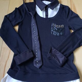 女児トップスネクタイ付き