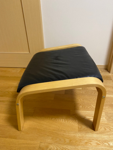 Ikeaポエング革製アームチェアとフットレストのセット(中古)