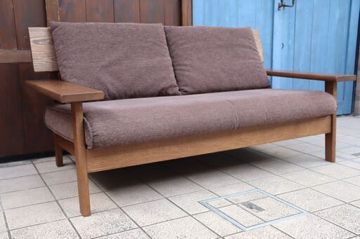 飛騨高山の家具メーカー キツツキマークの飛騨産業(HIDA)。ALMO(アルモ)シリーズのオーク材2Pソファー。シンプルなフォルムの和モダン2人掛けソファー。ナチュラルな雰囲気が魅力的♪BH536