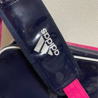 adidasショルダーバックの画像