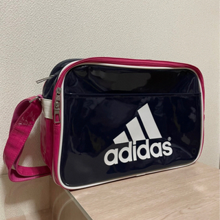 adidasショルダーバック