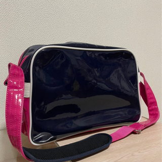 adidasショルダーバックの画像