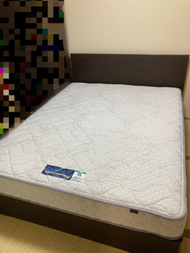 クイーンサイズベッド&マットレス