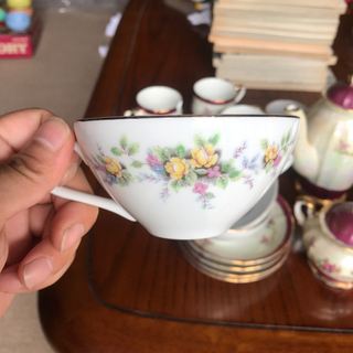 鳴海食器？ボーンチャイナ？のティーセットの画像