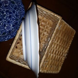 赤嶺 唐草模深皿二枚 直径18.5cmの画像