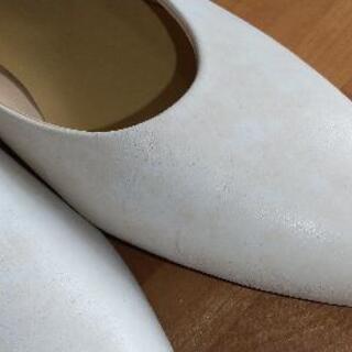 本革　白パンプス　25.5cm　ヒール3cm　難ありの画像