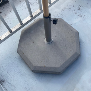 屋外用南国風パラソルとスタンドのセットの画像