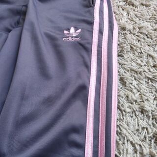 アディダス　adidas　Mサイズ　グレー✕ピンク　ジャージ上下の画像