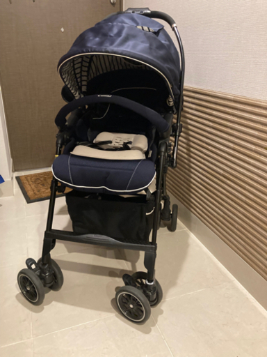 新生児から使える！最初の一台にお勧め！コンビ メチャカルハンディオート4キャス