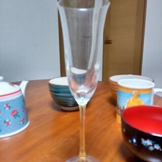 食器セット（丼×２、マグカップ、小皿、お椀、グラス、ティーポット）の画像