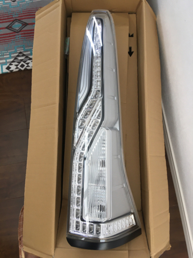 セレナ c26後期テールランプ