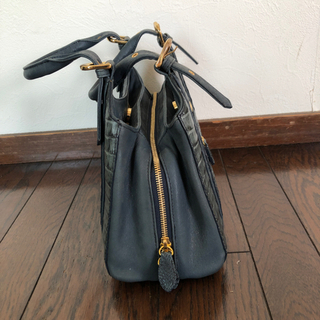 クロコダイル型バッグの画像
