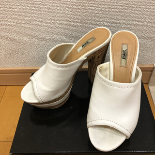 R&E サンダル　22.5 厚底