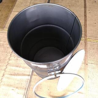 ドラム缶(フタと固定バンド付き)の画像