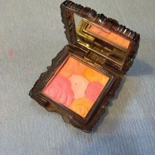 ANNA SUI　チークの画像