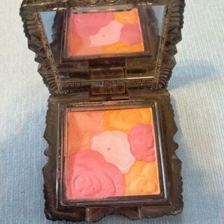 ANNA SUI　チークの画像