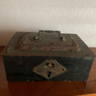 レトロな金庫