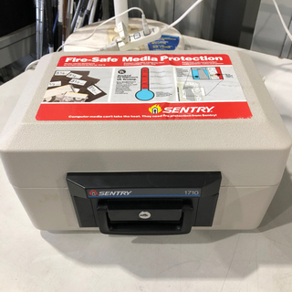 9月8日お値下げ！！　0906-030 sentry 耐火ケース