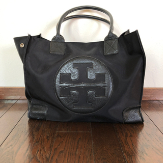 黒トートバッグの画像