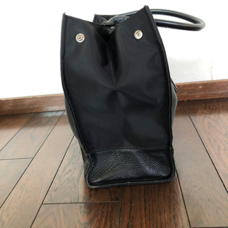 黒トートバッグの画像