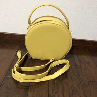 黄色バッグの画像