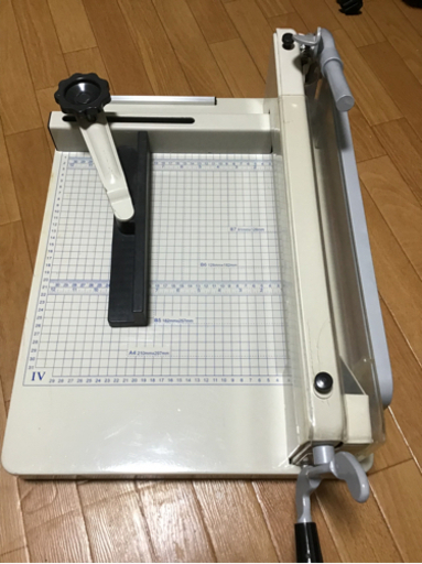 裁断機　ペーパーカッター　400枚裁断