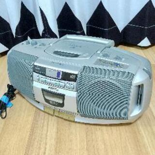 懐かしのラジカセです