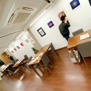 京都市中京区　cafeの壁面を無料で貸し出し中！