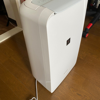 除湿機　SHARP CV-J71-W 2020年製の画像