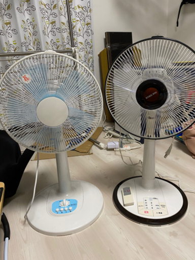 扇風機2台要りませんか(1台のみ1000円で購入可)