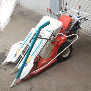 鹿児島発　二条刈りガソリンエンジンバインダー　RE55