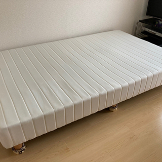 【受渡し予定者決まりました】【セミダブルサイズベッド】 脚付きマ...