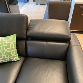 ブラックレザーソファー