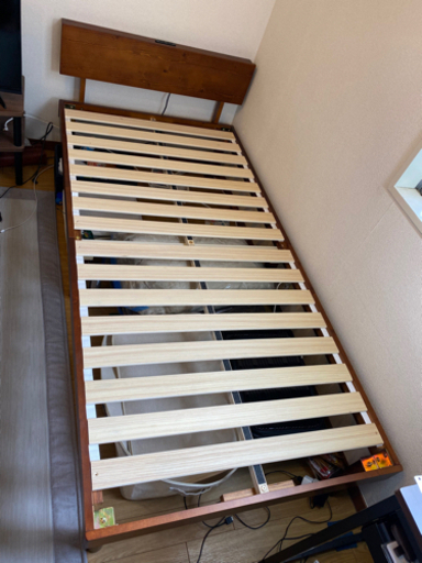 シングルベッドフレーム（ベッド下収納可能）