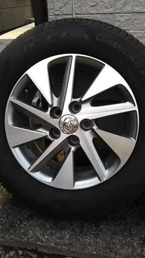 215/65 R16　ピレリ cinturato p6　アルファードで使用