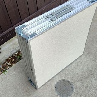 MERMONT 折りたたみアウトドアテーブルの画像