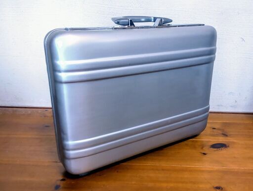 ゼロハリバートン　アルミ製　アタッシュケース