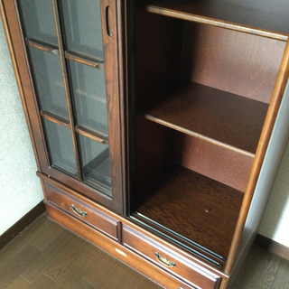 中古　本棚　幅90　　奥行41.8　　高さ185.3　 （ｃｍ）　カットガラスの画像