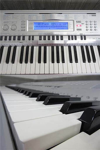 ss2749　カシオ　電子キーボード　WK-210　76鍵盤　シルバー　CASIO　電子ピアノ　スタンド付き　ヘッドホン付き　コンパクト　大型液晶　自動伴奏機能　鍵盤楽器　電子楽器