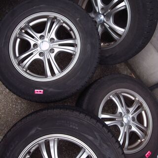 交渉中・・・・・スタッドレスタイヤ　215/70R16