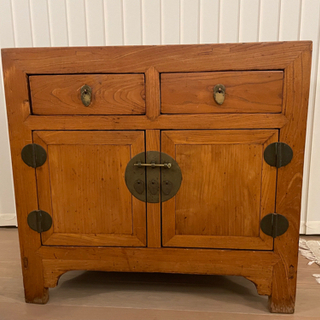 アンティークの中国明式家具（キャビネット）の画像
