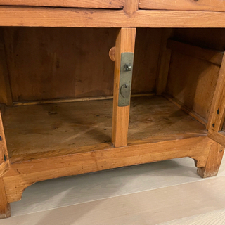 アンティークの中国明式家具（キャビネット）の画像