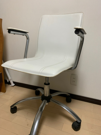 【決まりました】白レザー椅子